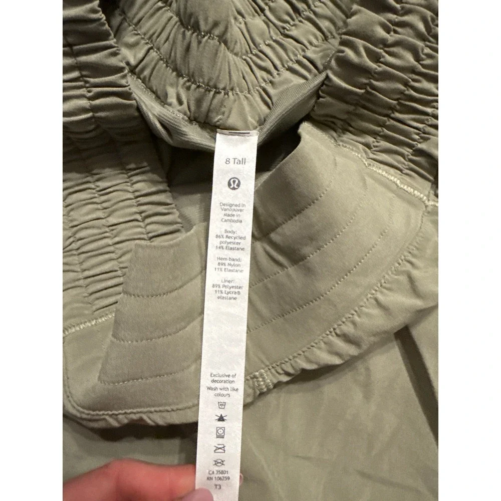 Lululemon Hotty Hot Short Size 8 TALL Excellent Condition